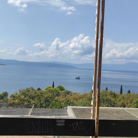 Haludovo Virtual Ruin Hotel Bungaloos Apartments And Camping, International Cooperation And Assistance For Rebirth Baracska Zewnętrze zdjęcie