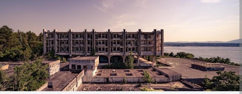 Haludovo Virtual Ruin Hotel Bungaloos Apartments And Camping, International Cooperation And Assistance For Rebirth Baracska Zewnętrze zdjęcie
