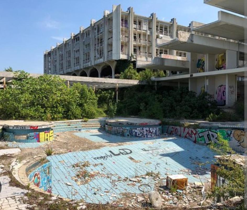 Haludovo Virtual Ruin Hotel Bungaloos Apartments And Camping, International Cooperation And Assistance For Rebirth Baracska Zewnętrze zdjęcie