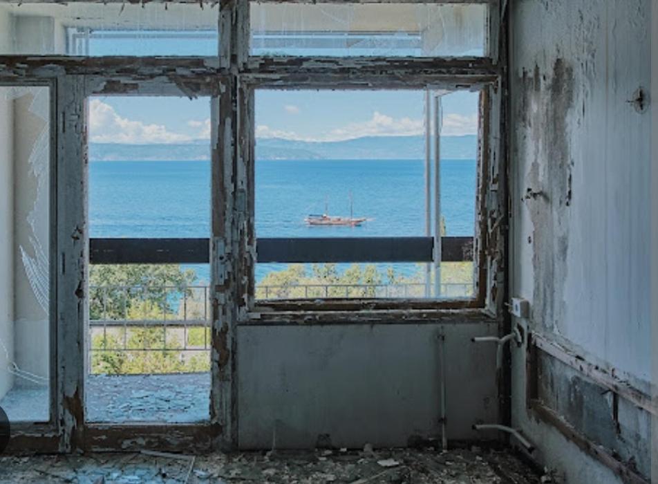 Haludovo Virtual Ruin Hotel Bungaloos Apartments And Camping, International Cooperation And Assistance For Rebirth Baracska Zewnętrze zdjęcie