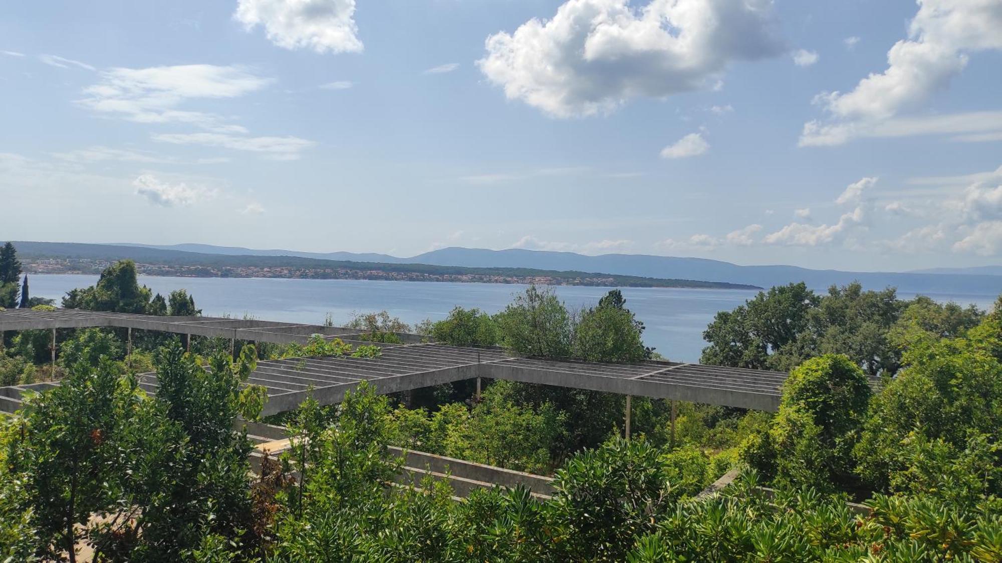 Haludovo Virtual Ruin Hotel Bungaloos Apartments And Camping, International Cooperation And Assistance For Rebirth Baracska Zewnętrze zdjęcie
